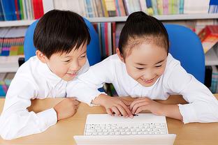 Thứ trưởng Bùi Văn Nam trao Bằng khen tặng các tập thể và cá nhân có thành tích xuất sắc trong OK9 đã banh Pháp lệnh CSCĐ.
